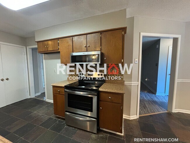 Building Photo - Classic 3/2 Home Now Available For Rent!