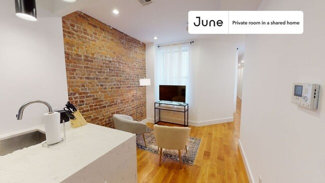 Foto del edificio - Room in Shared 3 bed/1 bath home