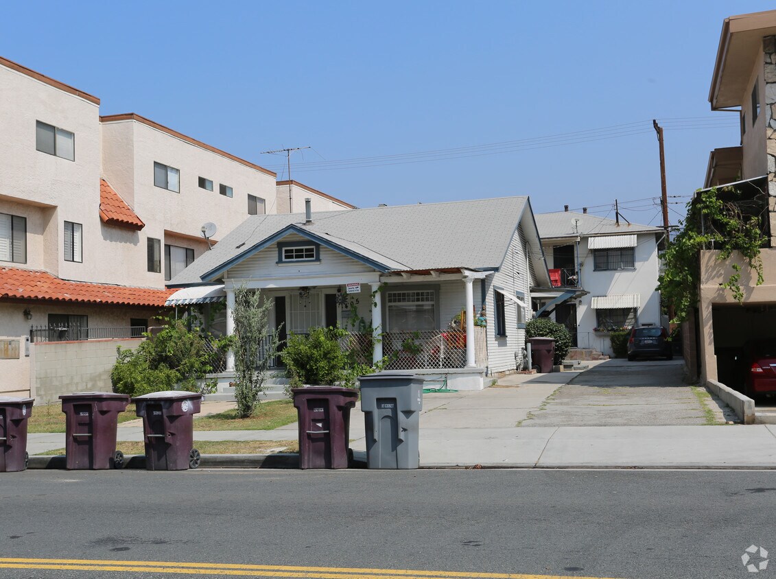 Primary Photo - 405 W Wilson Ave