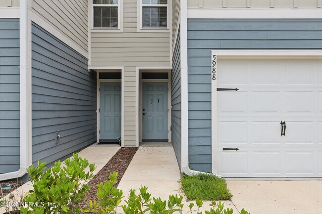 Foto del edificio - 5988 Creekside Crossing Dr