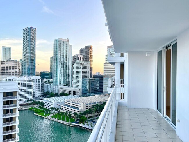 Building Photo - 801 Brickell Key Blvd