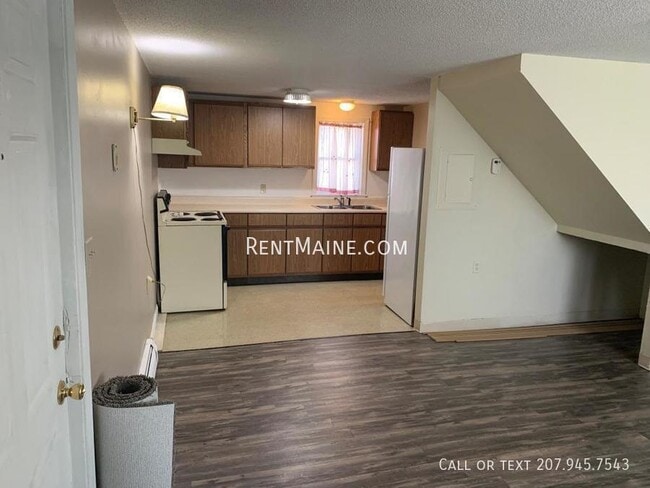 Building Photo - 15 Elm St
