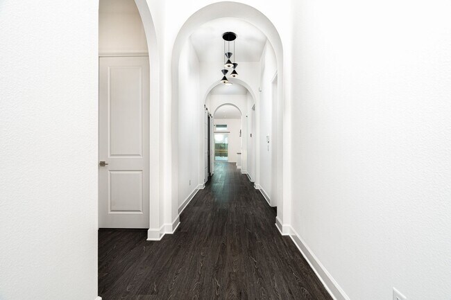 Foto del edificio - Luxurious Solar Powered 4 Bedroom, 3 Bath Waterfront Home with office & Upgrades Galore!