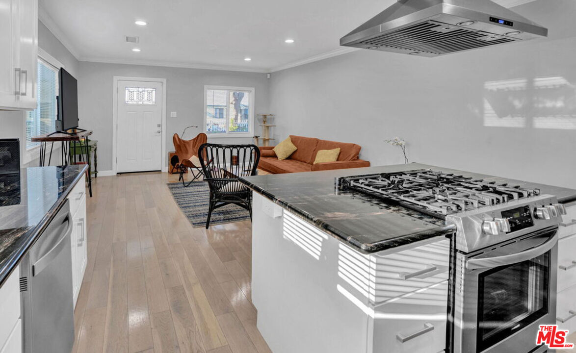 Foto principal - 1946 W 39th St