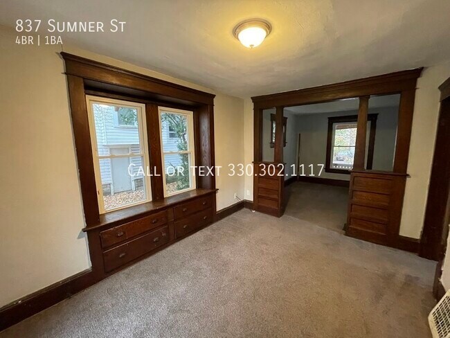 Building Photo - Four bedroom one bathroom home for rent