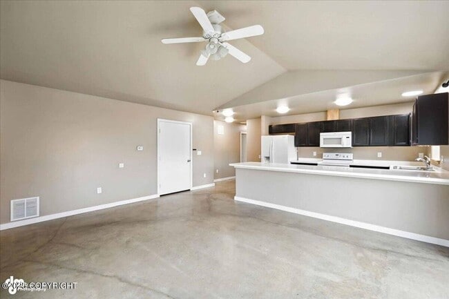 Building Photo - 1115 Spring Dr