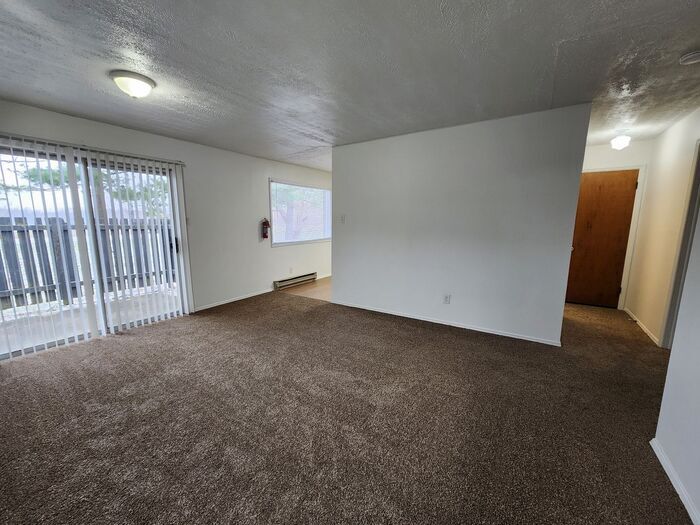 Primary Photo - 2 Bedroom Apartment Close to Mall