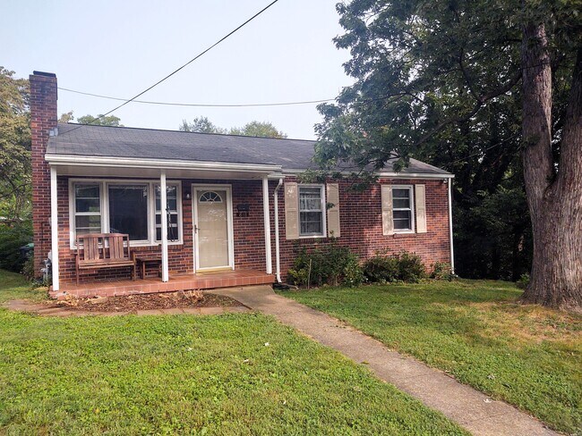 Frente - 818 Valley View Cir