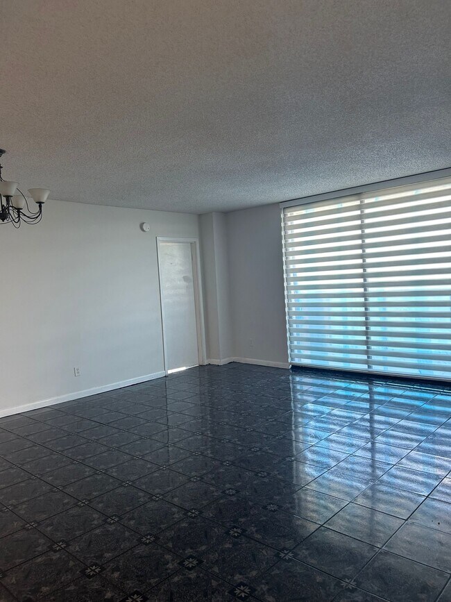 Building Photo - 13499 Biscayne Blvd