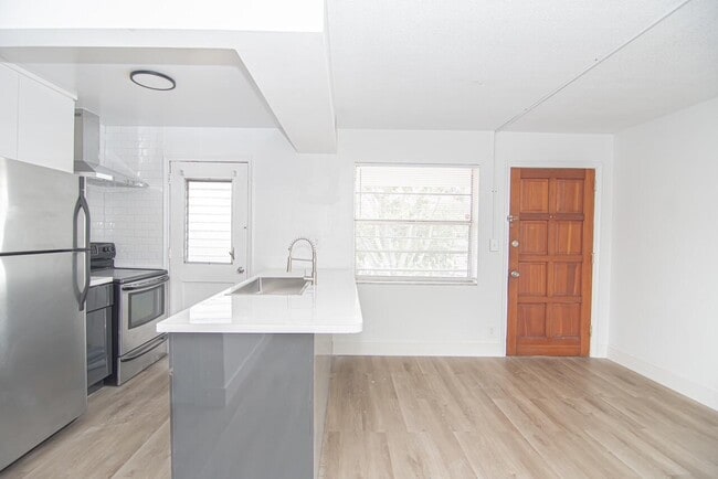 Building Photo - 6150 SW 37th St