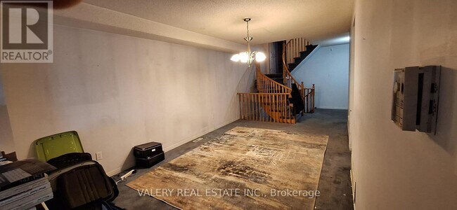 Building Photo - 91 Green Bush Crescent