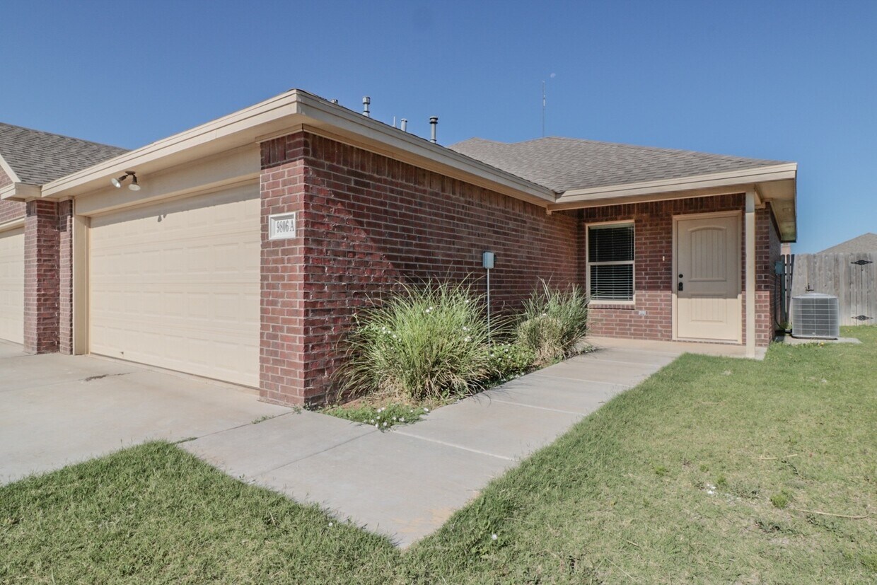 Primary Photo - 9806 Avenue W