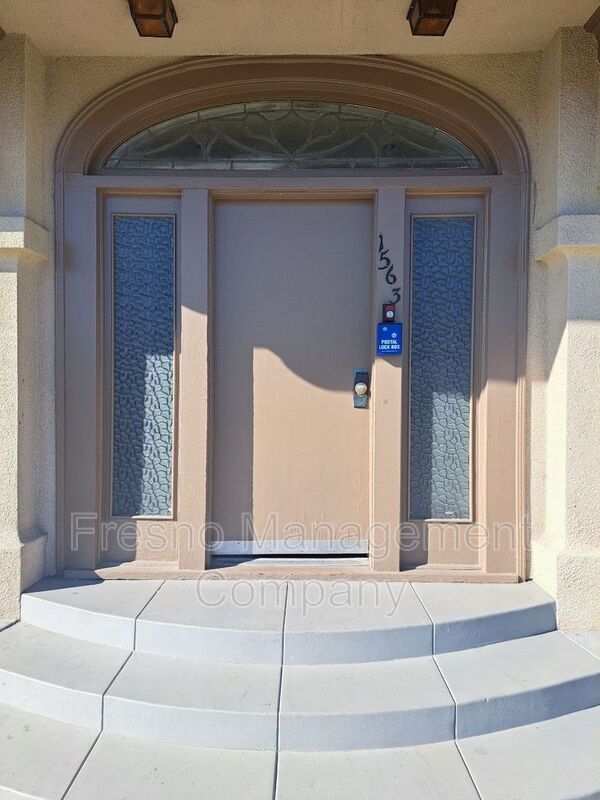 Building Photo - 1563 N Wishon Ave