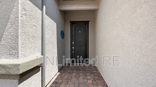 Building Photo - 937 N Gomez St