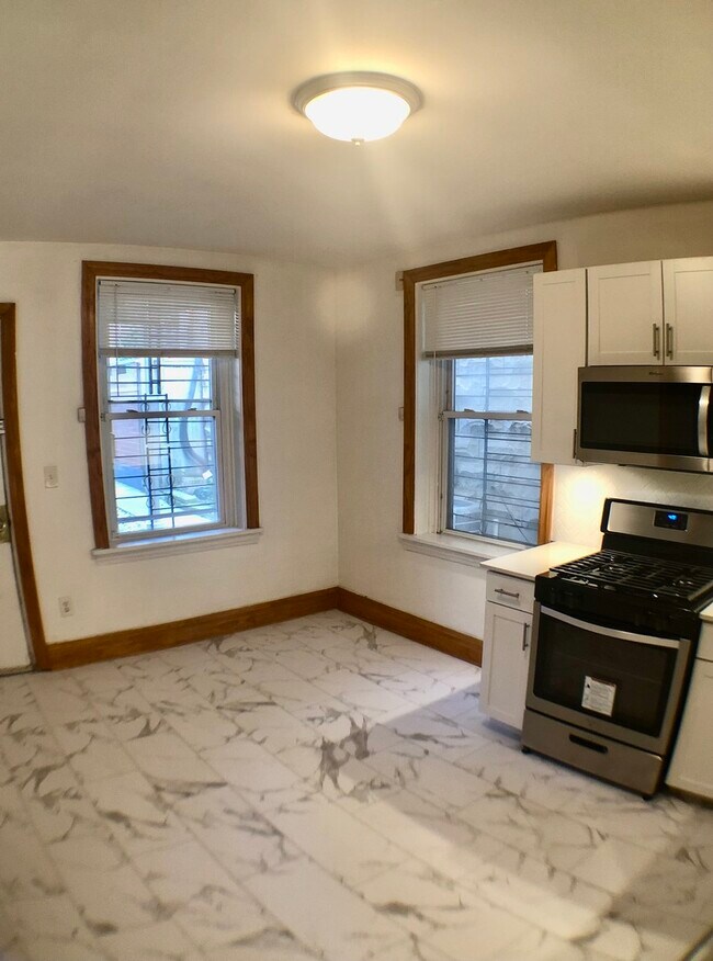Building Photo - 1557 N Honore St