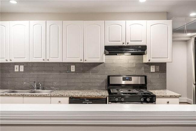 Building Photo - 60 Cleveland St SE