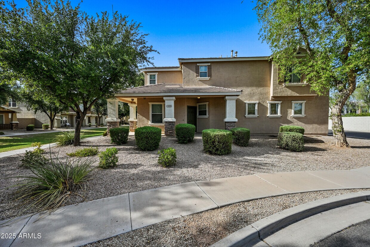 Foto principal - 1528 S Roadrunner Dr