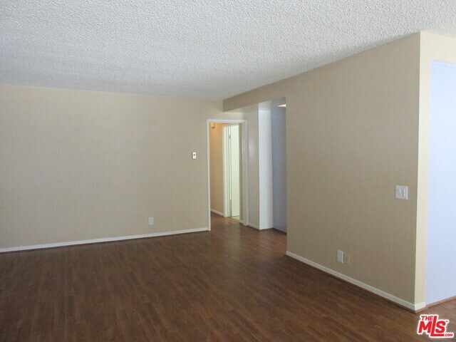 Building Photo - 135 W 64th Pl