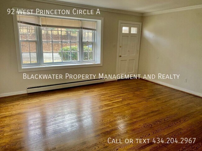 Building Photo - 3 Bedroom Apartment off Rivermont Avenue