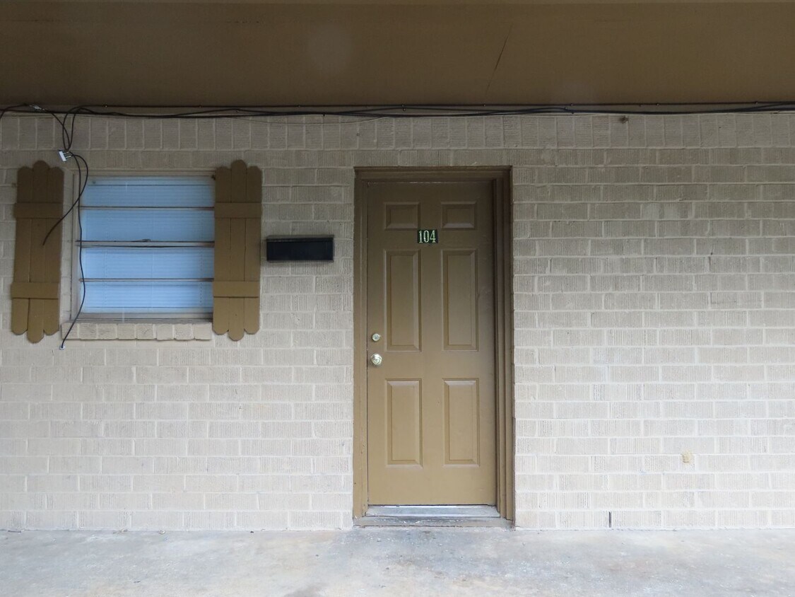 Cozy Two Bedroom One Bathroom Apartment! - Cozy Two Bedroom One Bathroom  Apartment!