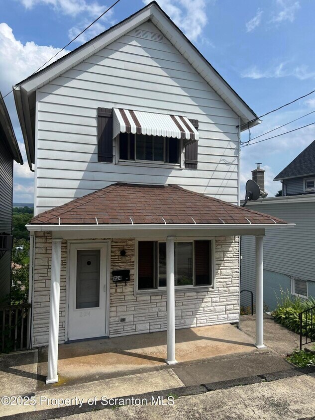 Foto principal - 224 Lincoln St