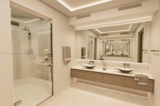 Foto del edificio - 765 Crandon Blvd