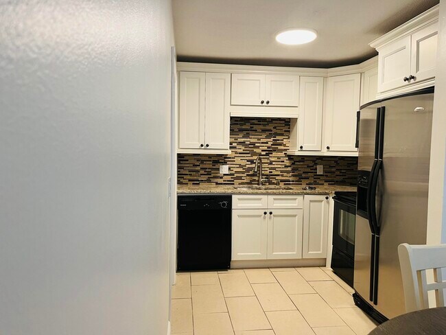Building Photo - 110 N Las Olas Dr