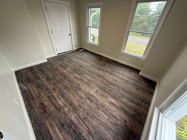 Building Photo - 40 Maple Ln