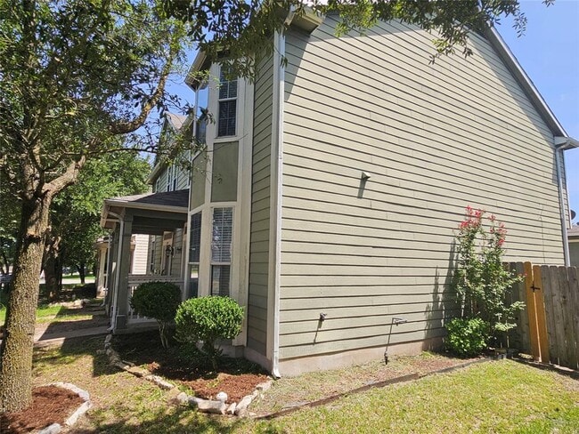Building Photo - 18749 Golden Eagle Way