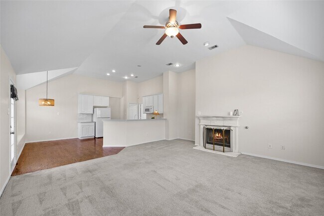 Building Photo - 2120 Crestlake Dr
