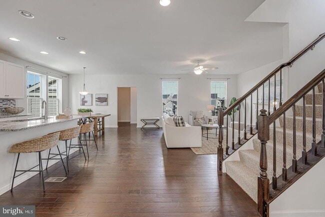 Building Photo - 317 Foxglove Way