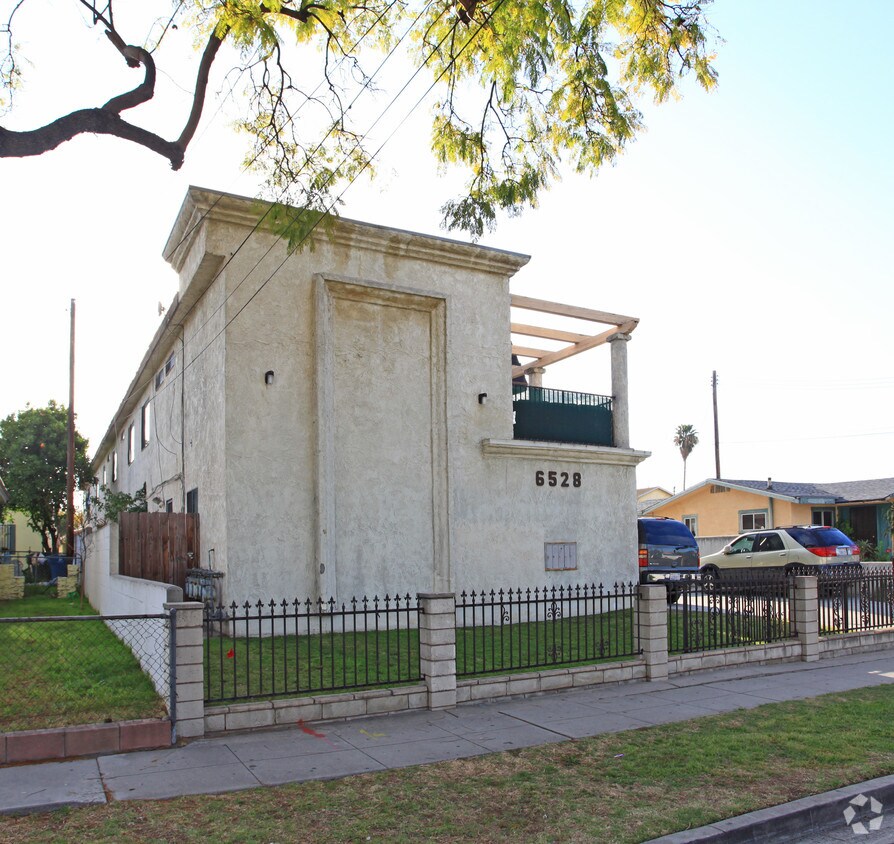 Foto del edificio - 6528 Vinevale Ave