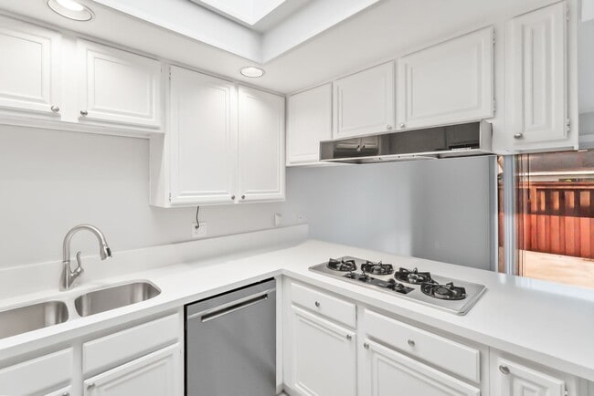 Building Photo - Charming 3 bedroom, 2 bathroom home in Hun...