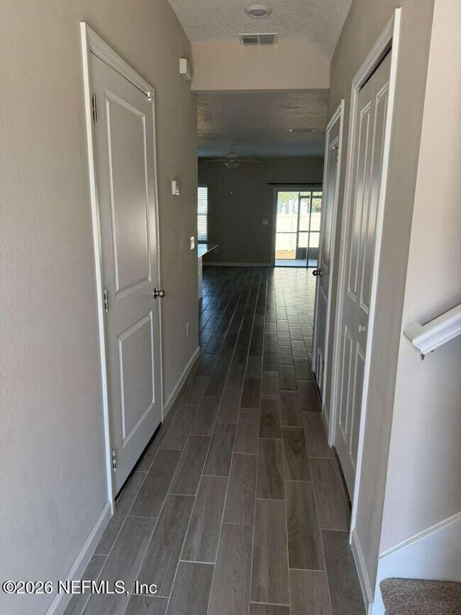 Foto del edificio - 12846 Josslyn Ln