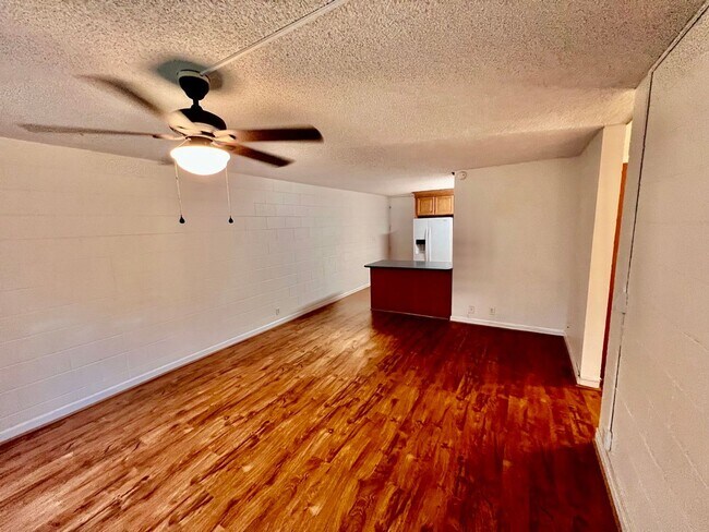 Building Photo - Waikalani Woodlands 2 BR/1 BA/2 PK