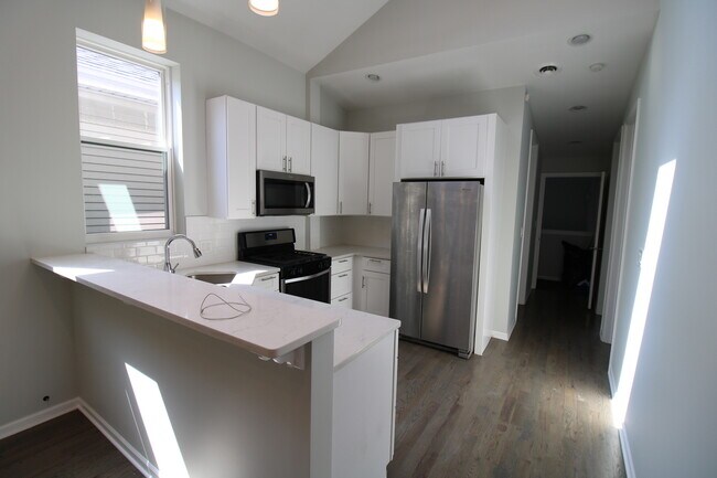 Building Photo - 712 N Willard Ct
