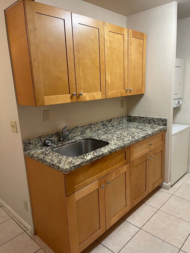Foto principal - 10802 Royal Palm Blvd