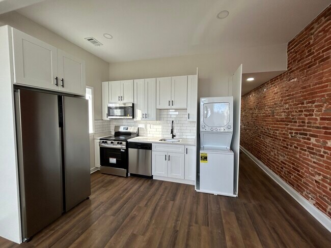 Foto del edificio - 1042 Edmondson Ave