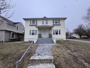 Building Photo - 701 E Walnut St