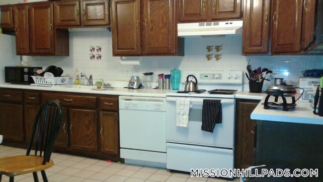 Building Photo - 40 Hillside St