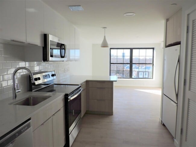 Building Photo - 9 Soden St