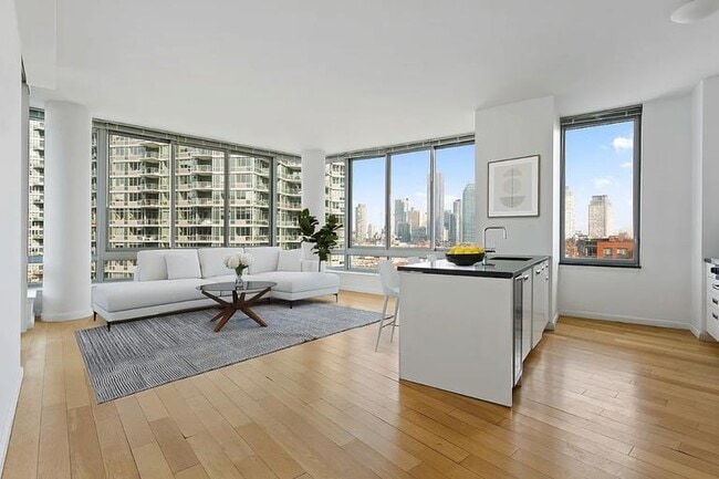 3 bedroom in LONG ISLAND CITY NY 11109 - 3 bedroom in LONG ISLAND CITY NY 11109 Apartment