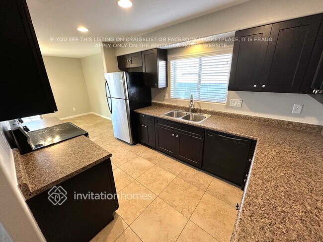 Building Photo - 8122 S 2nd Dr