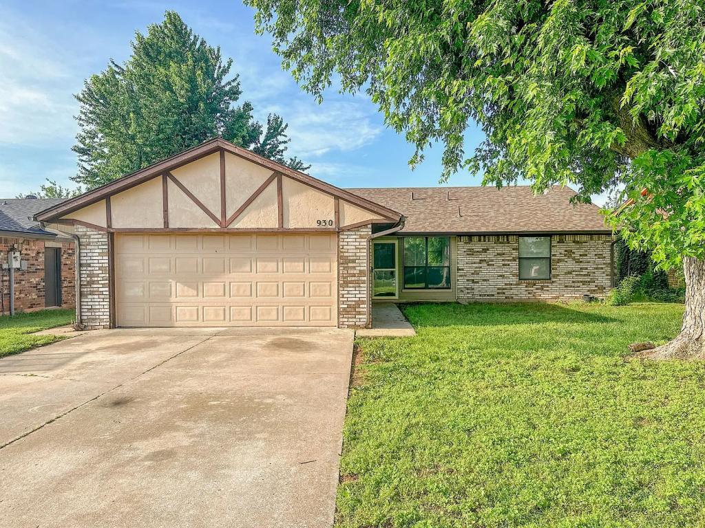 930 W Ridgecrest Way House for Rent in Mustang, OK