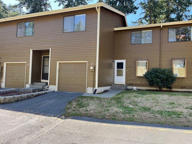 Foto del edificio - Pet Friendly Spacious 3 Bedroom Condo, Clo...