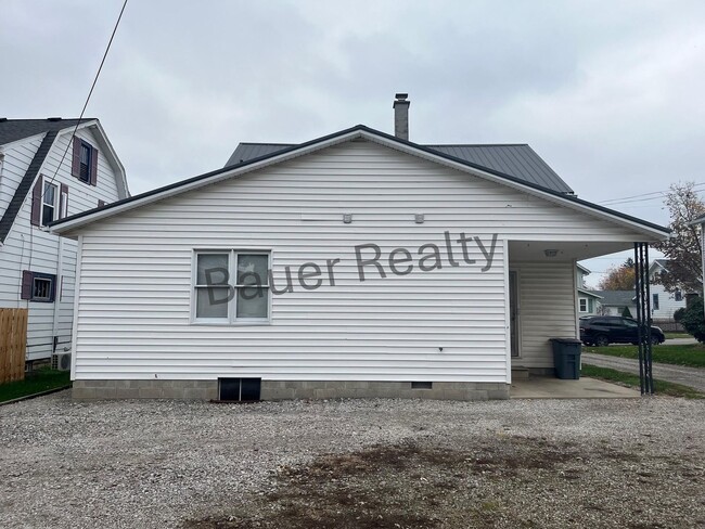 Building Photo - Beautiful 4 Bedroom on Ashland's South Side