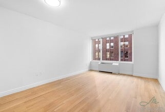 Building Photo - 60 W 23 St