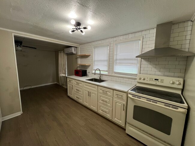 Building Photo - 1550 Robin St