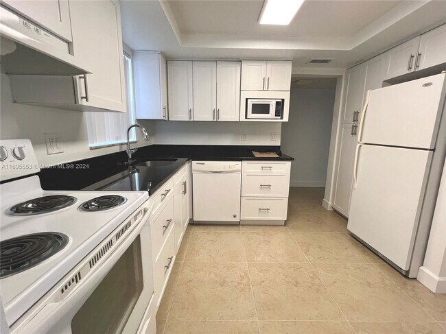 Foto del edificio - 3100 Riverside Dr