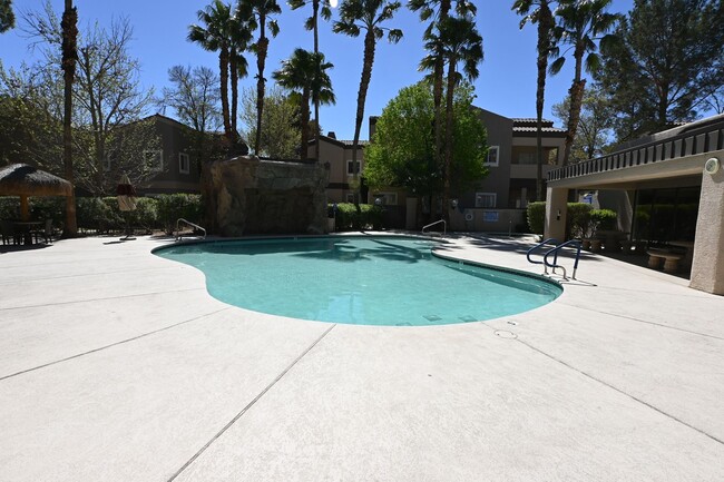 Building Photo - 5250 S Rainbow - 1 Bedroom Condo - Spanish...